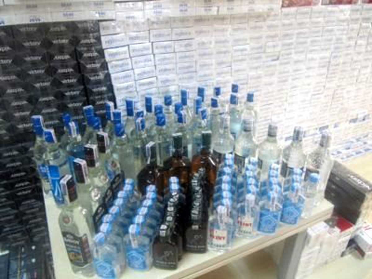 Evin Çatısında Kaçak İçki ve Sigara Bulundu