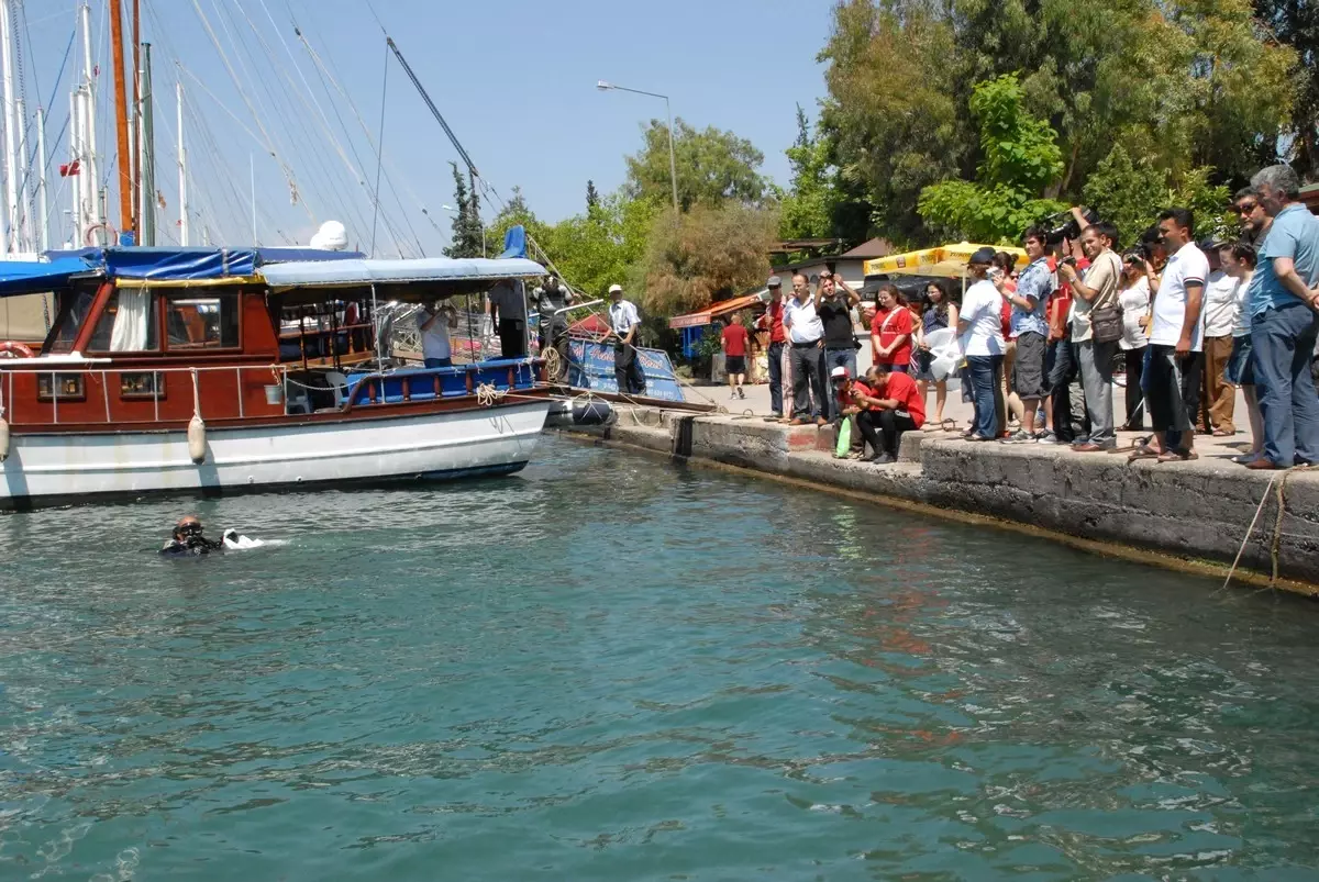 Fethiye\'de Denizden Çanak Anten Bile Çıktı