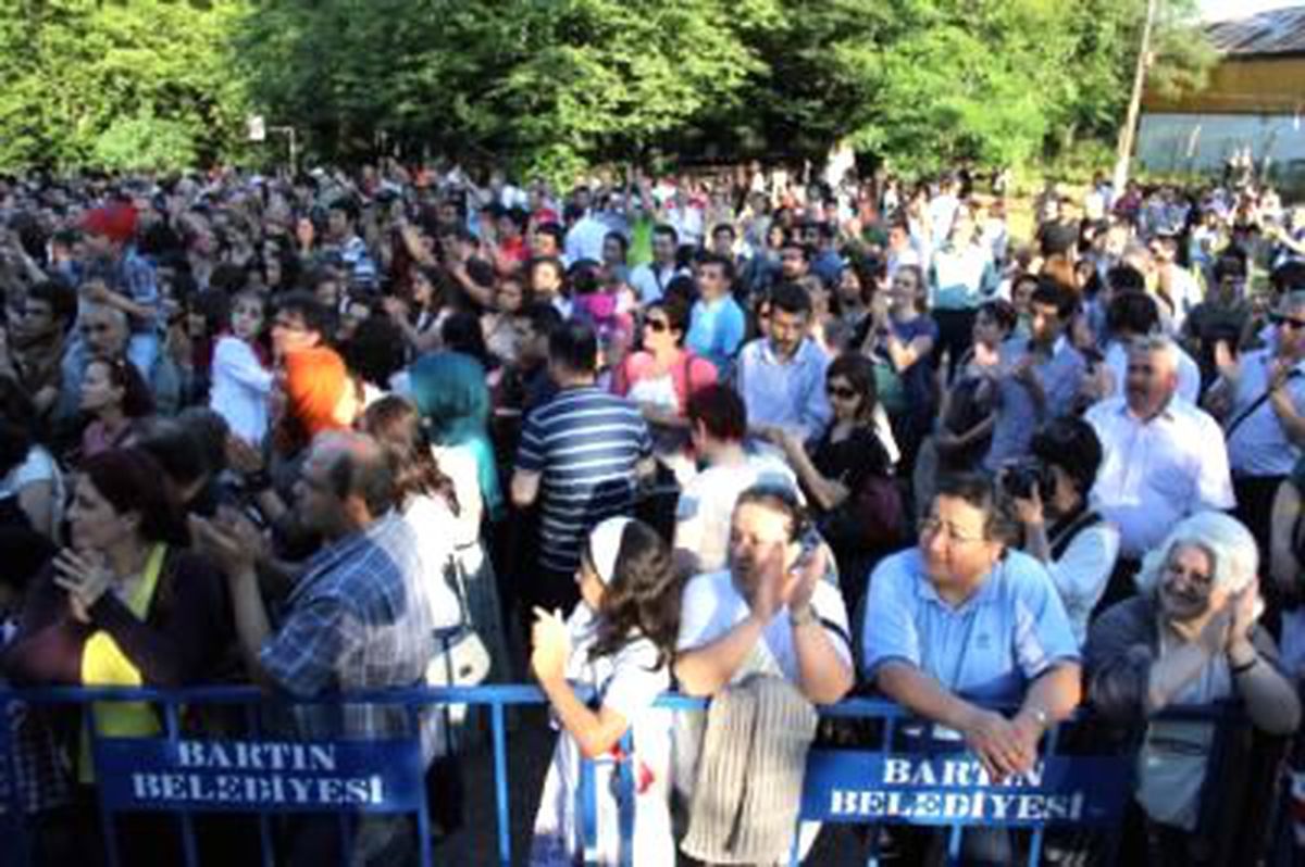 Grup Yorum 16 Yıl Sonra Bartın\'da