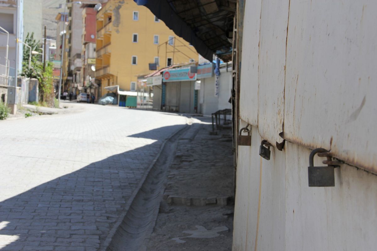 Hakkari\'de Kepenk Kapatma Eylemi