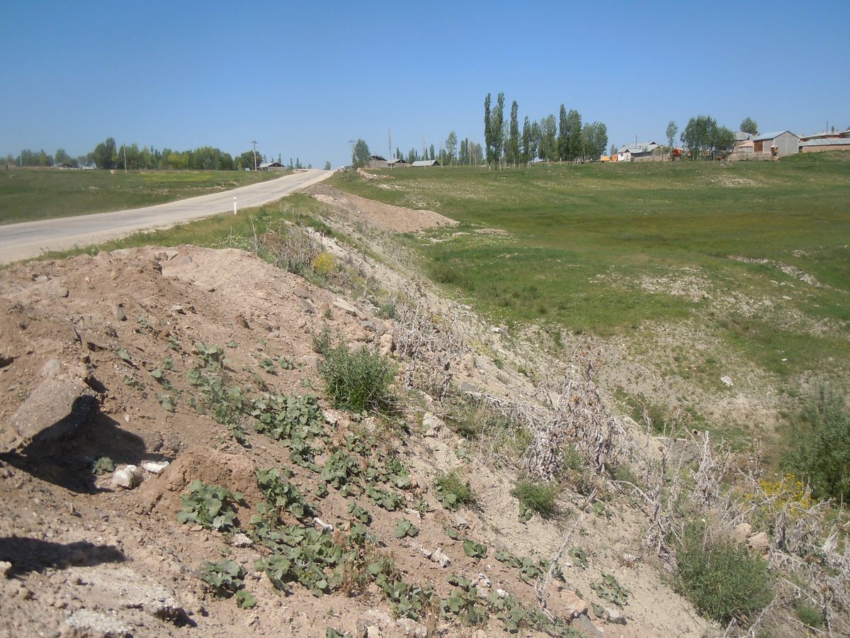 Karaçoban\'da Bariyersiz Yol Sürücüleri Korkutuyor