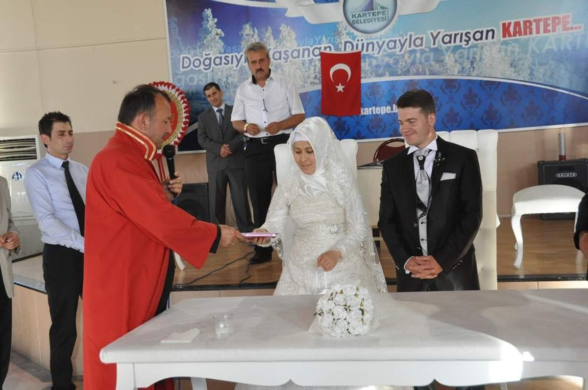 Kartepe Müftüsü Kızını Evlendirdi