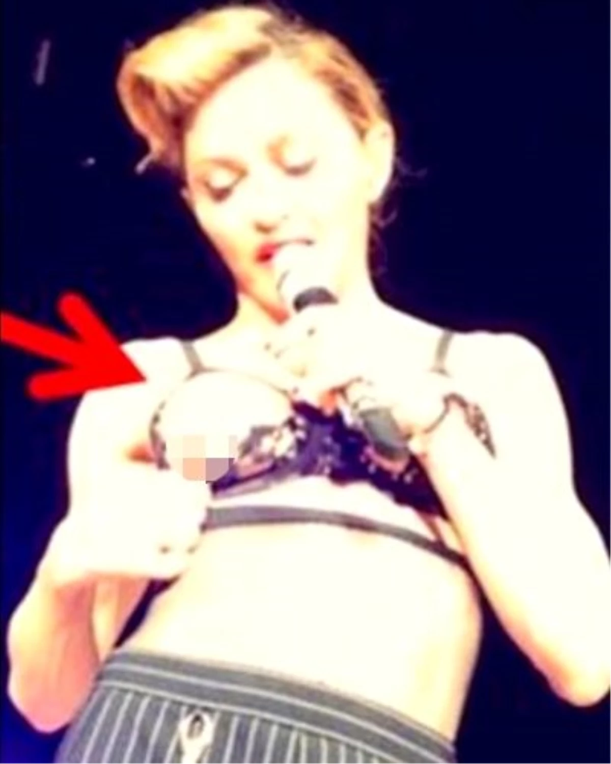 Madonna\'dan TT Arena\'da Göğüs Şov!