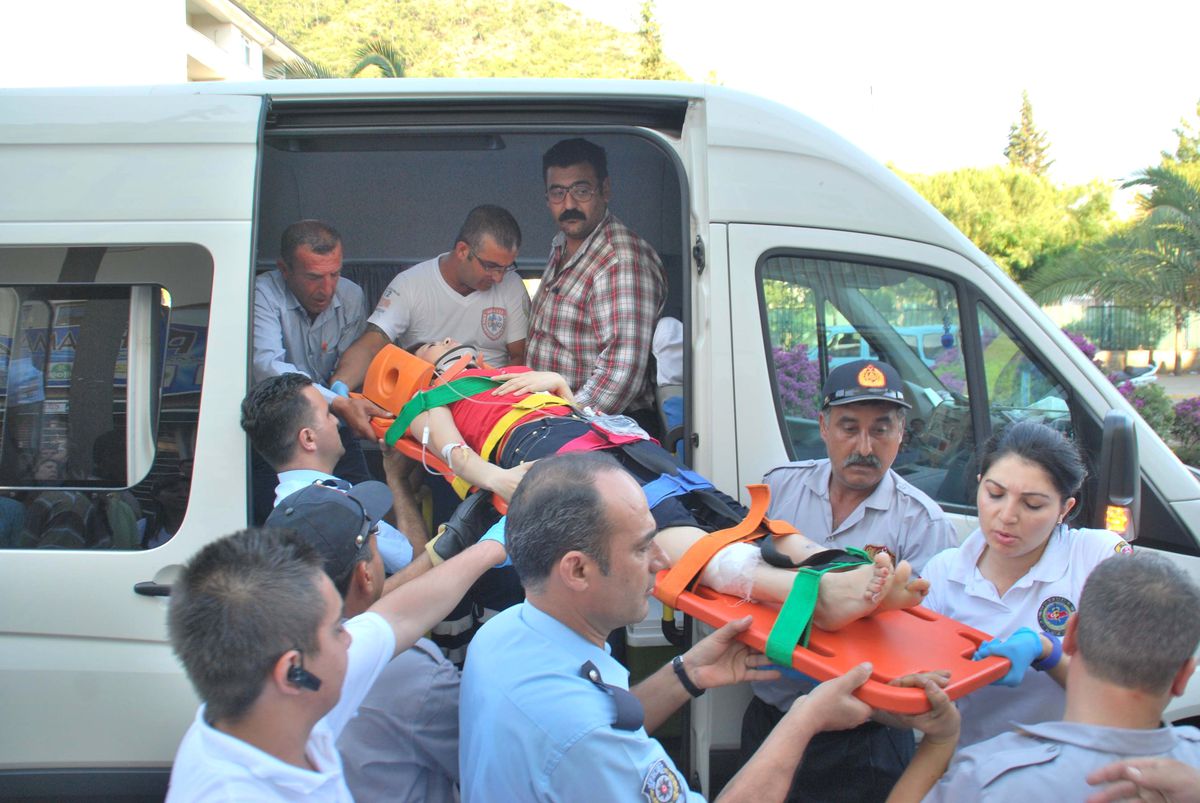 Marmaris\'te Trafik Kazası: 2 Yaralı