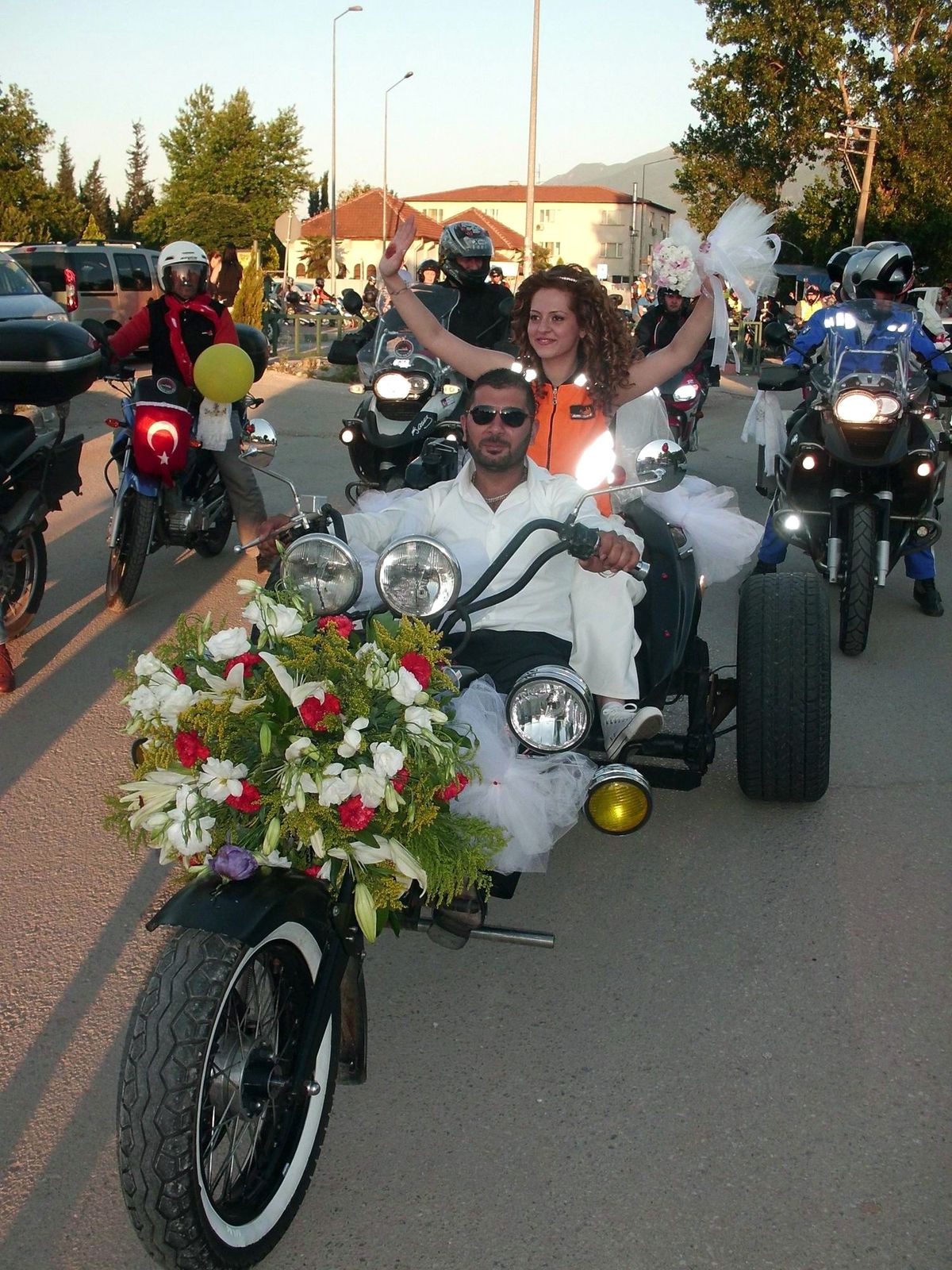 Motorlarla Gelin Almaya Gittiler