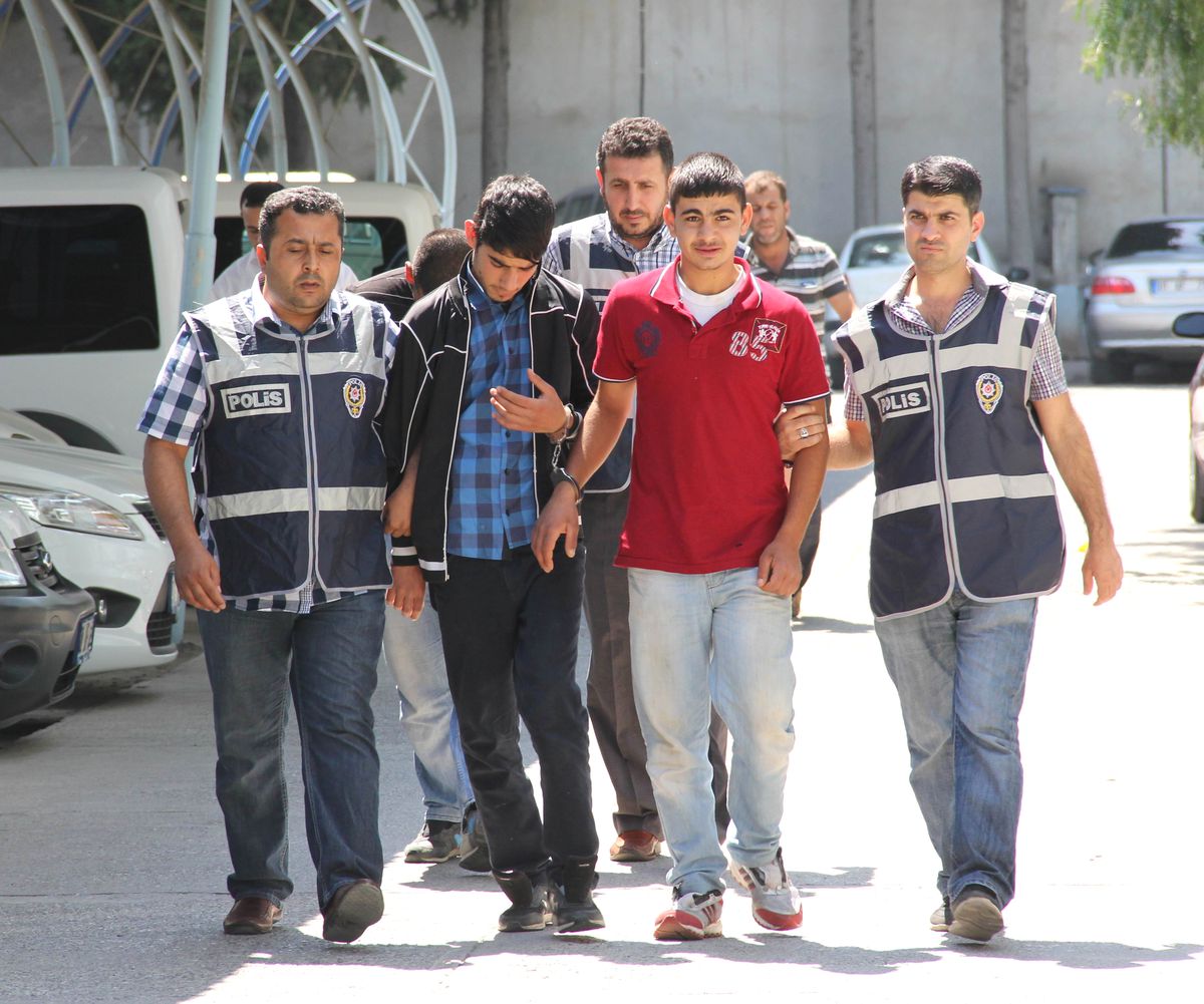 Oto Fareleri Yakalandı
