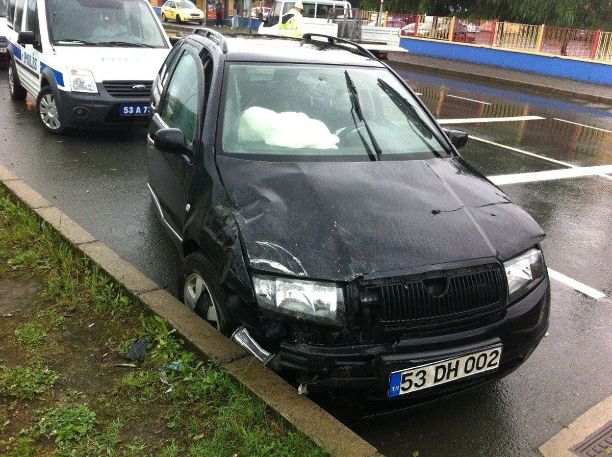 Rize Belediye Başkan Yardımcısı Mollayakupoğlu Trafik Kazası Geçirdi