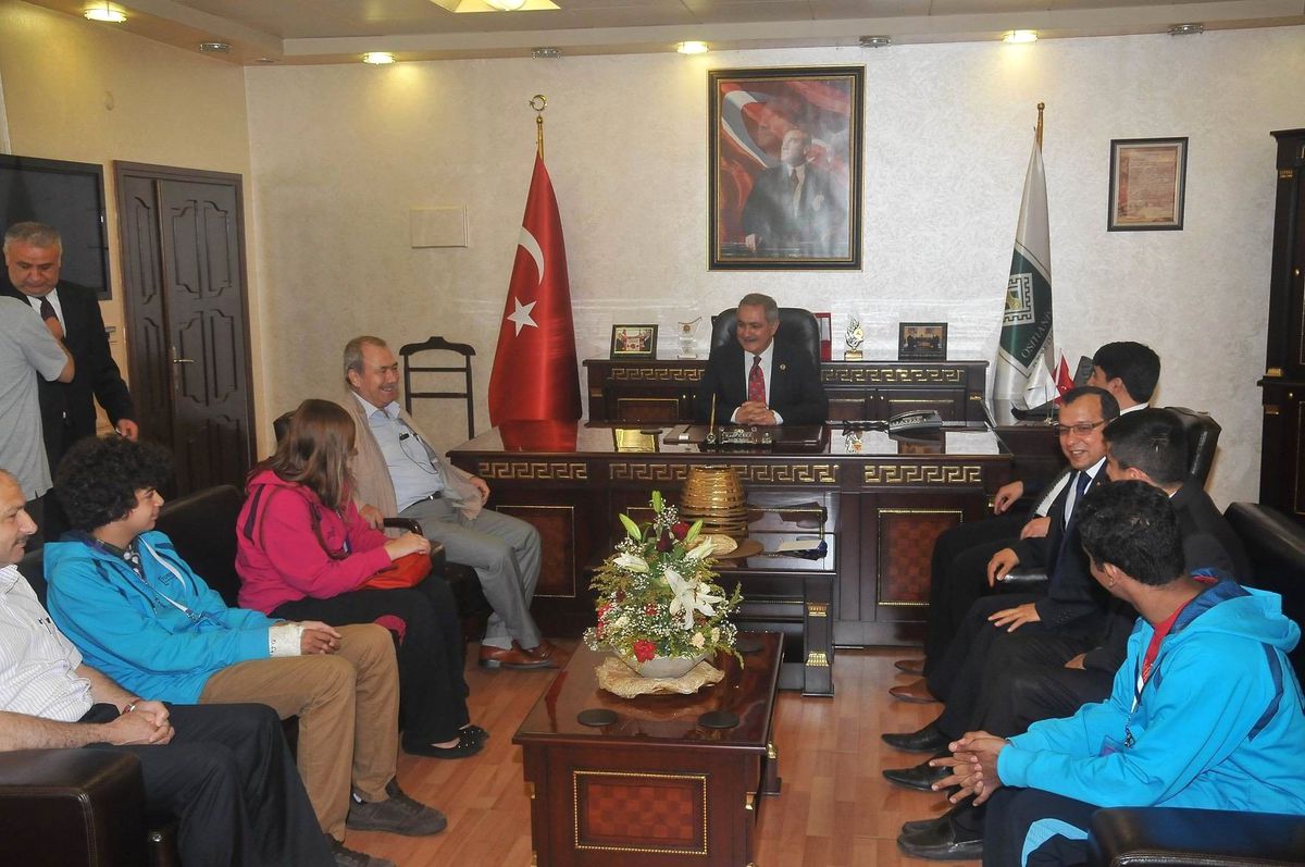 Türkçe Sevdalılarından Belediye Başkanı Kadir Kara\'ya Ziyaret