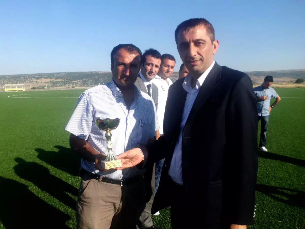 Voleybol ve Tenis Turnuvalarında Dereceye Girenlere Ödülleri Verildi