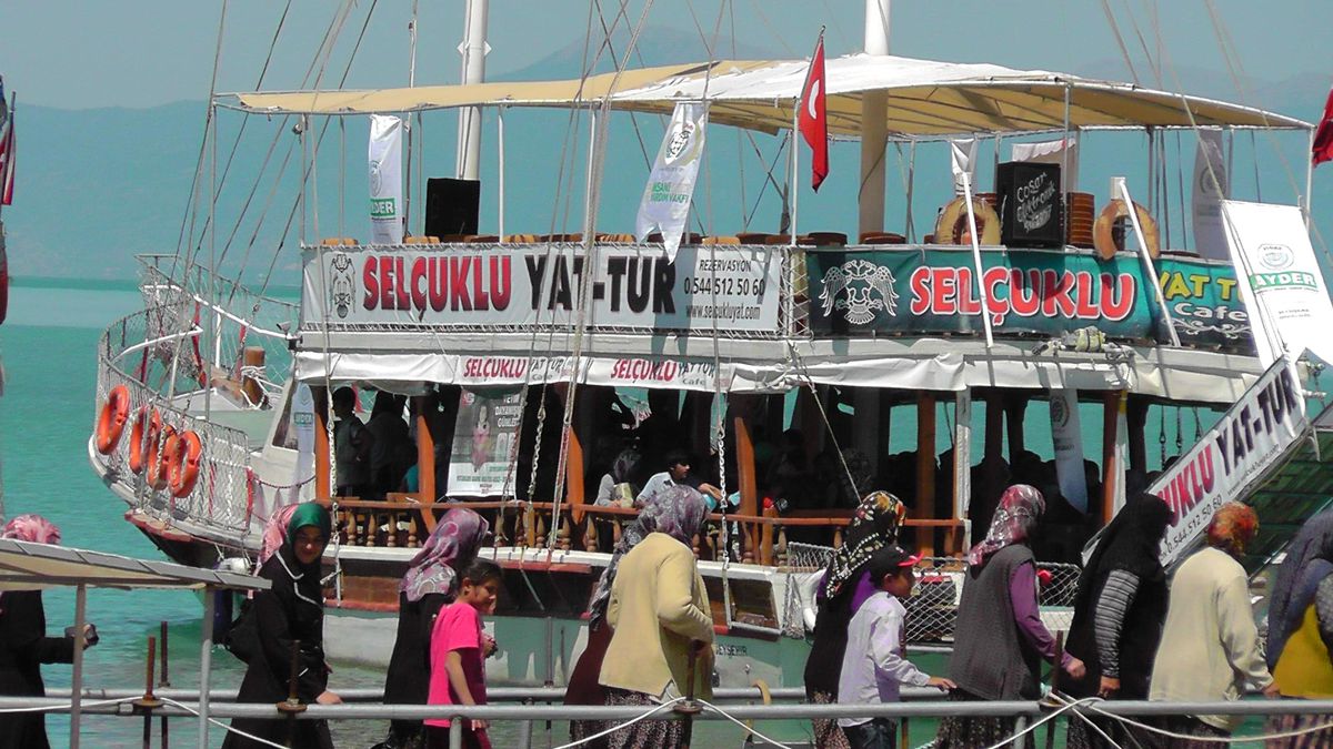 Yetimlere Göl Gezisi