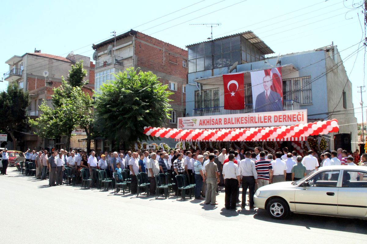 Akhisar Balıkesirliler Dernek Binası Törenle Açıldı