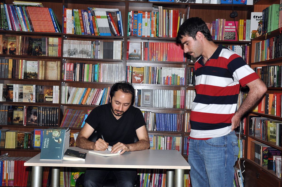 Aydın Orak Nusaybin\'de İmza Gününe Katıldı