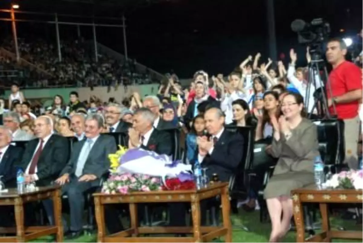 Bahçeli, Isparta\'da AK Parti ve CHP\'yi Eleştirdi