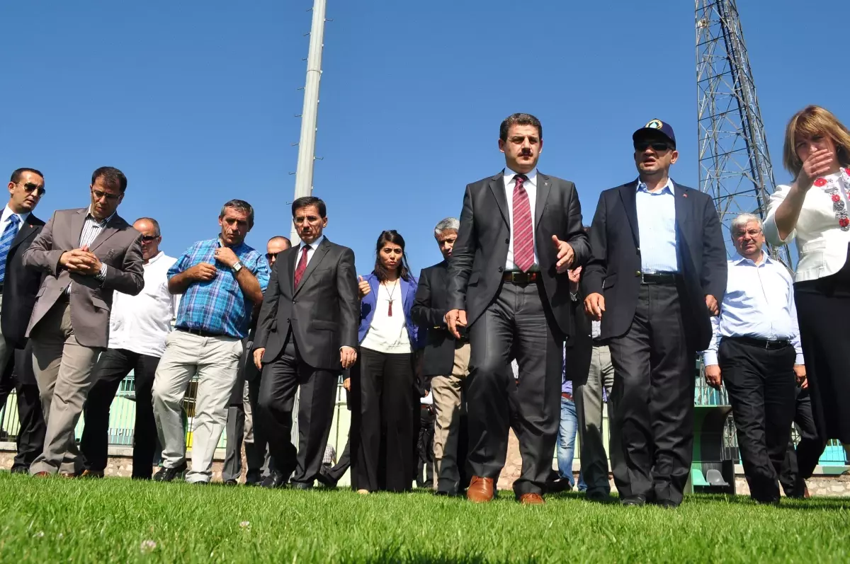 Bakan Nihat Ergün Stadı Gezdi