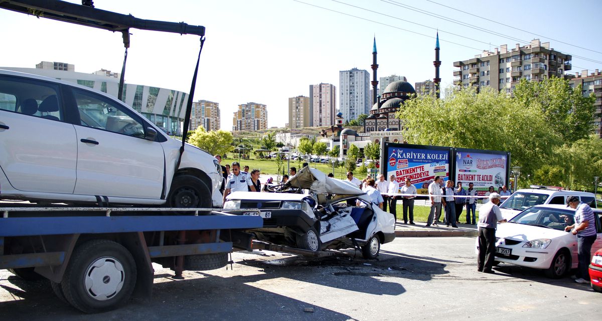 Başkent\'te Trafik Kazası: 1\'i Ağır 4 Yaralı