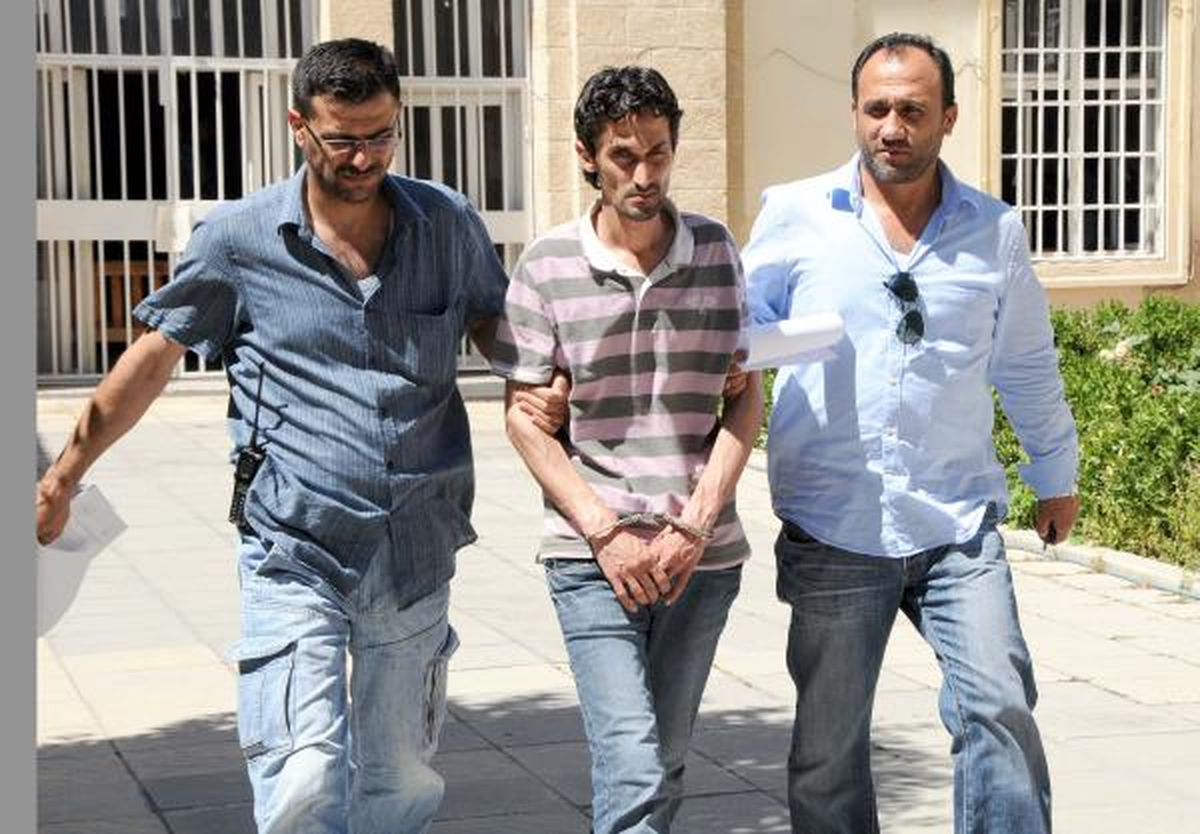 Caminin Demir Kapısını Çaldı, Tutuklandı
