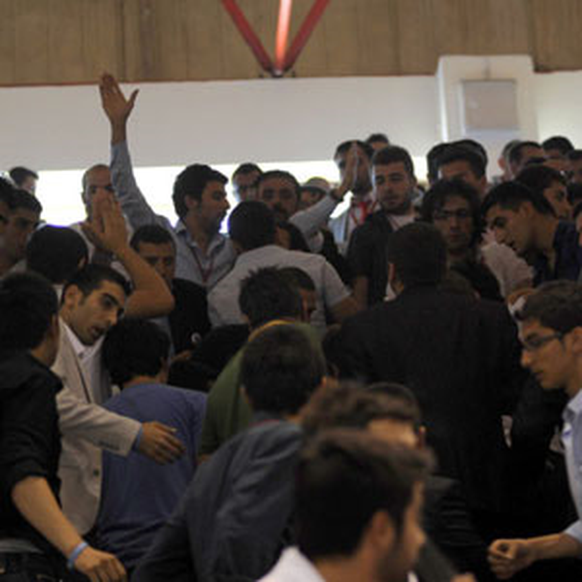 CHP\'nin Geçlik Kongresinde Tekme Tokat Kavga