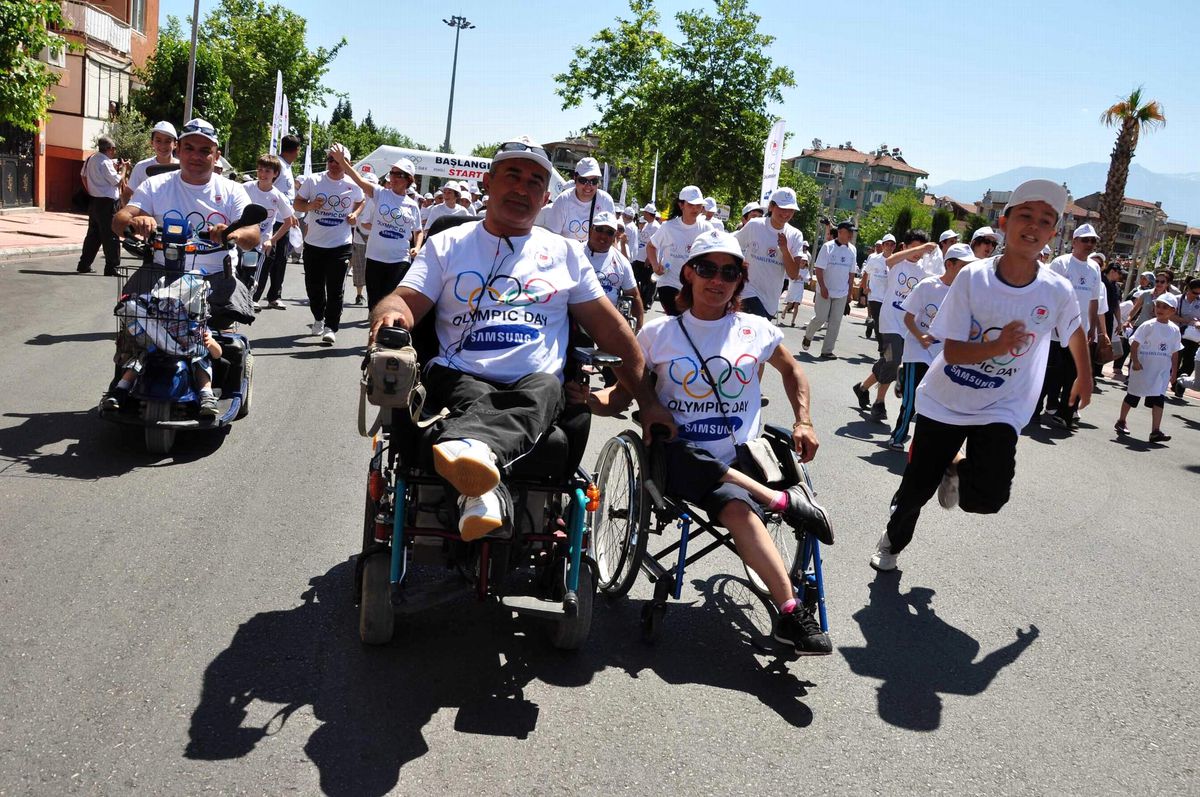 Denizli\'de Olimpik Gün Koşusu\'na Yoğun Katılım