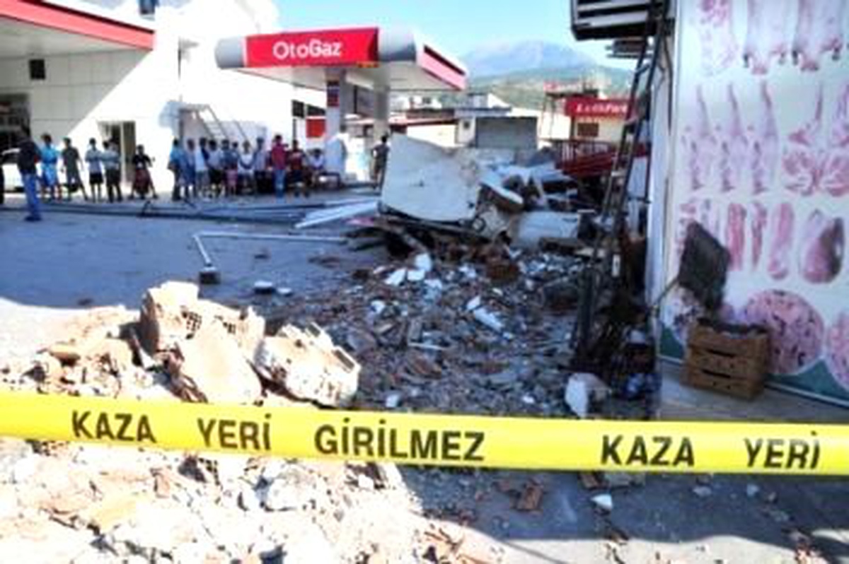 Deprem Bölgesine 20 Kişilik Ekip Gönderildi