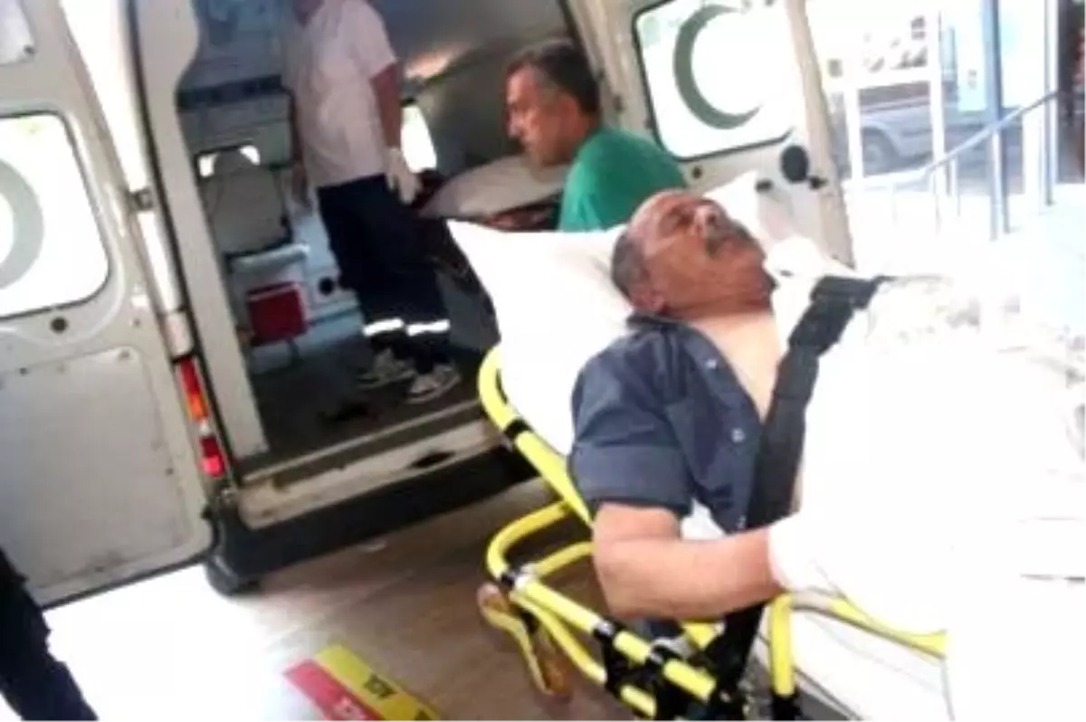 Depremde Kalbi Durdu, Sağlık Görevlileri Hayata Döndürdü