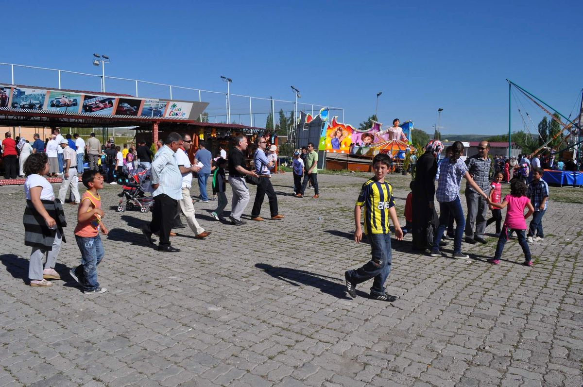 Emniyet Lunaparkta Stres Attı