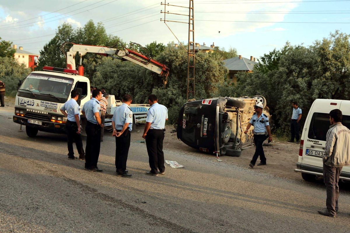 Erciş\'te Trafik Kazası: 1 Ölü, 4 Yaralı