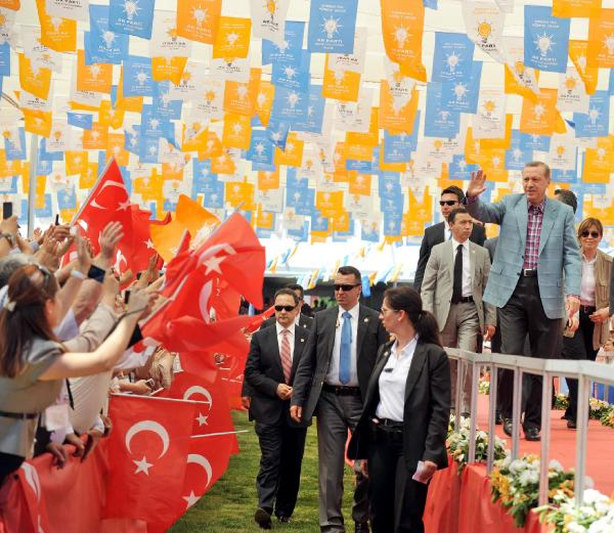 Erdoğan; MHP de BDP de Morg Önünde Nöbet Tutmayı Bıraksın (1)