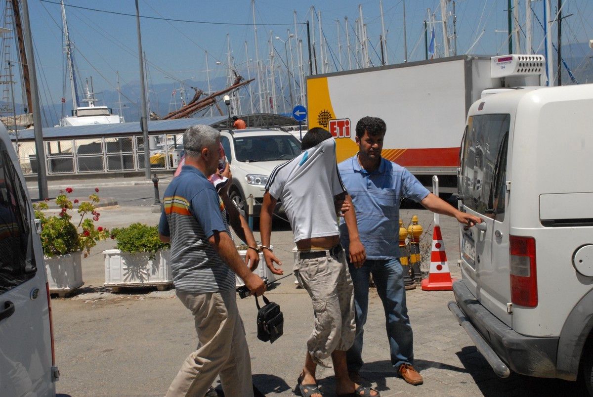 Fethiye\'de Hırsızlık Şüphelisi İki Şahıs Polis Tarafından Yakalandı