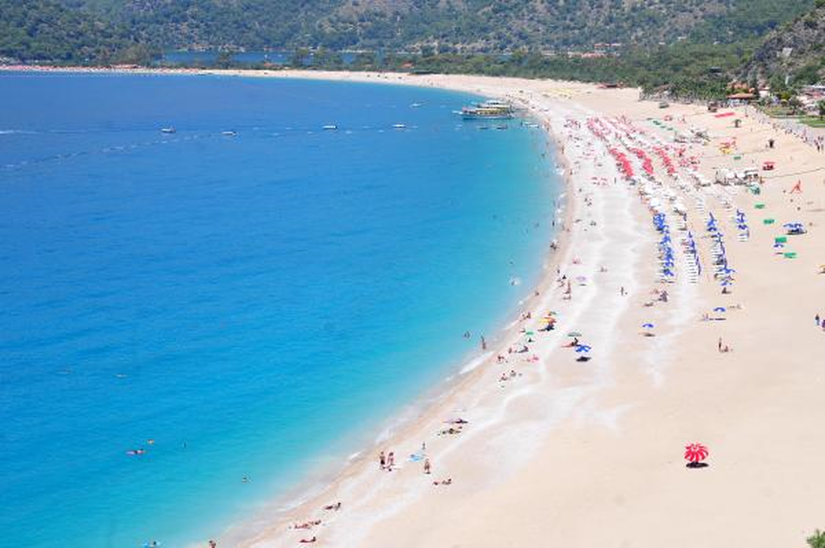 Fethiye\'de Sıcaklık 35 Dereyi Buldu Plajlar Şenlendi