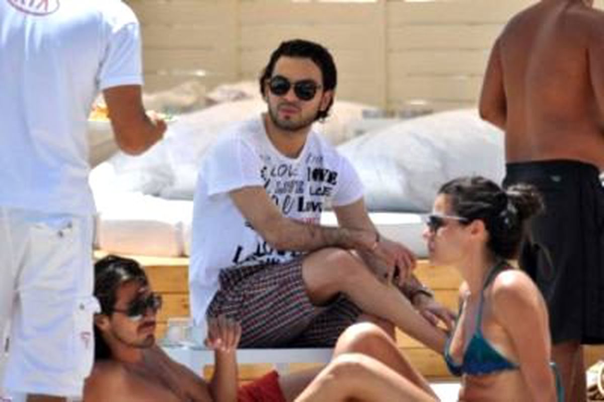 Galatasaraylı Selçuk, Çeşme\'de Tatilde