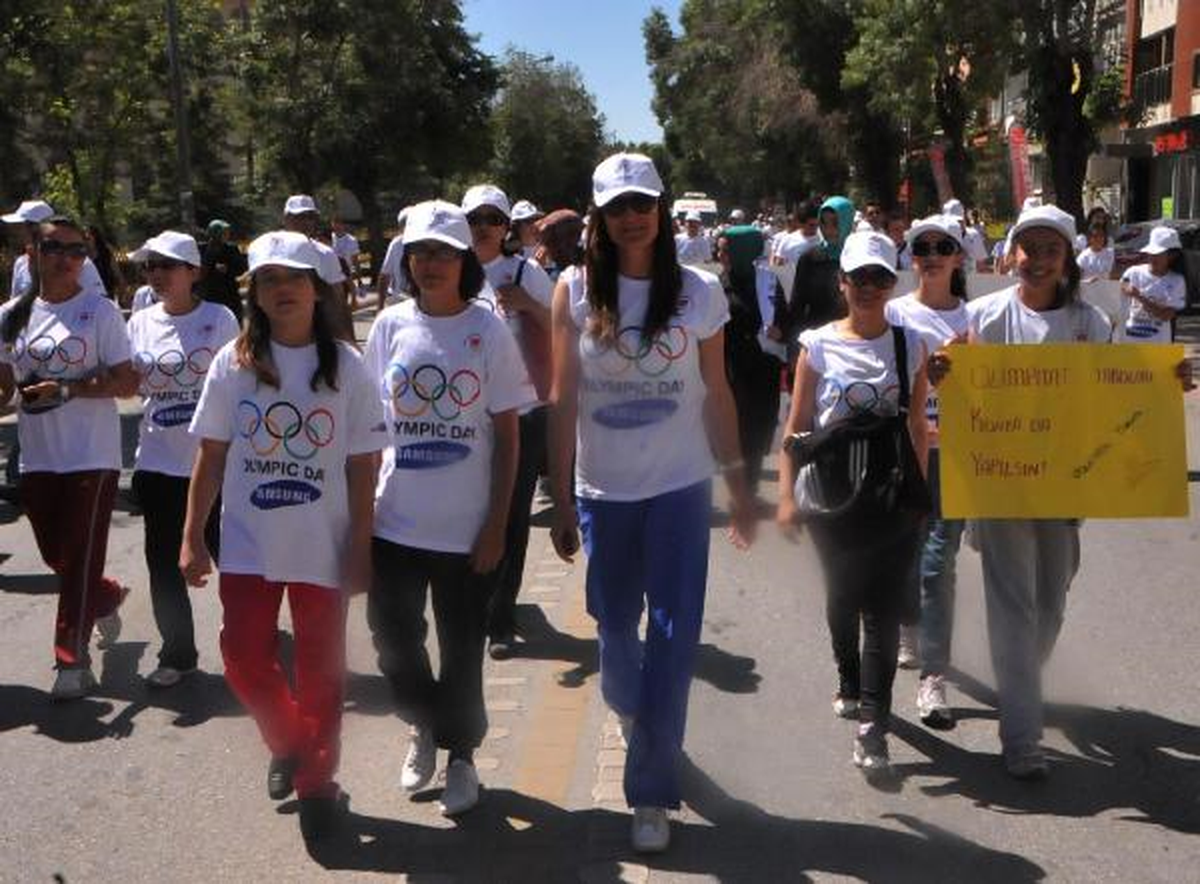 Konya\'da \'Olimpik Gün Yürüyüşü ve Koşusu\'
