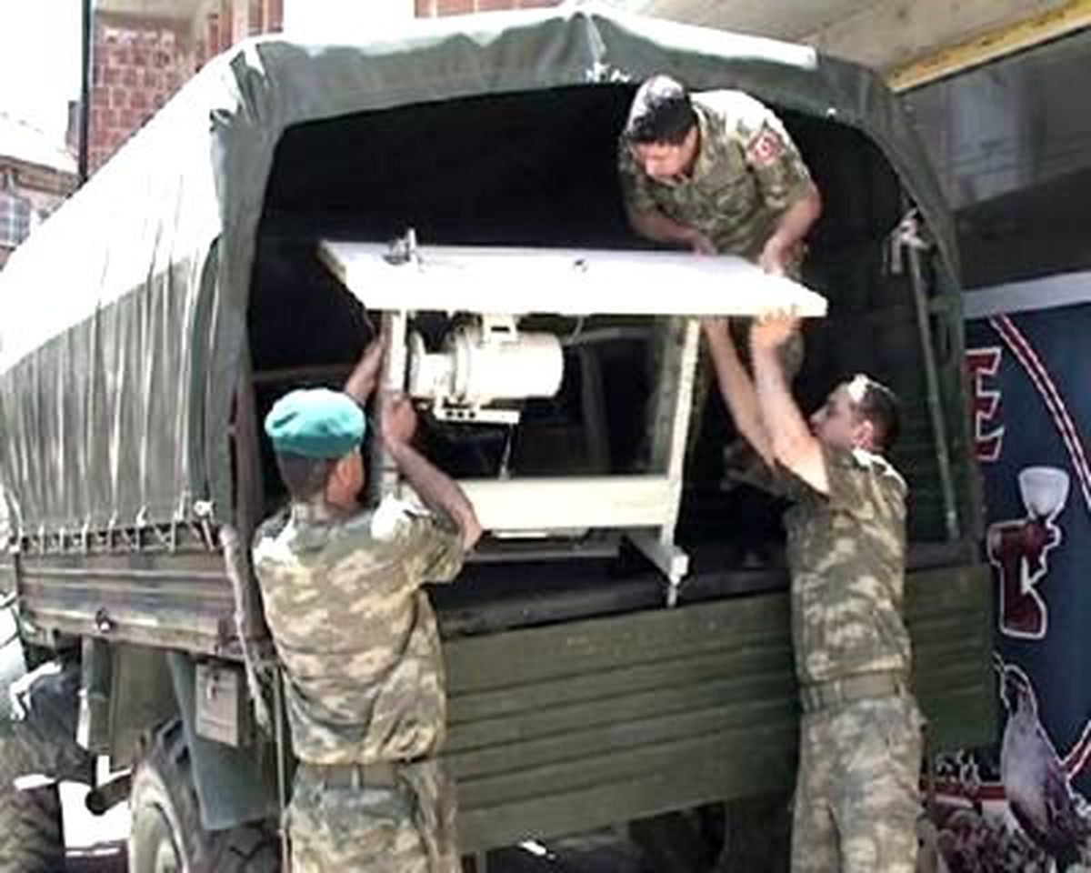 Kosova\'da Türk Askeri Zübeyde Hanım\'a Sahip Çıktı