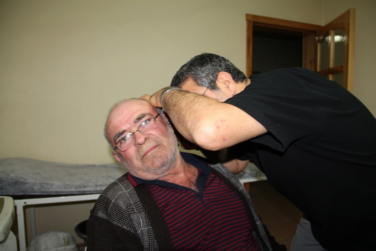 Kulağına Sinek Kaçan Vatandaşın Yardımına Doktor Yetişti