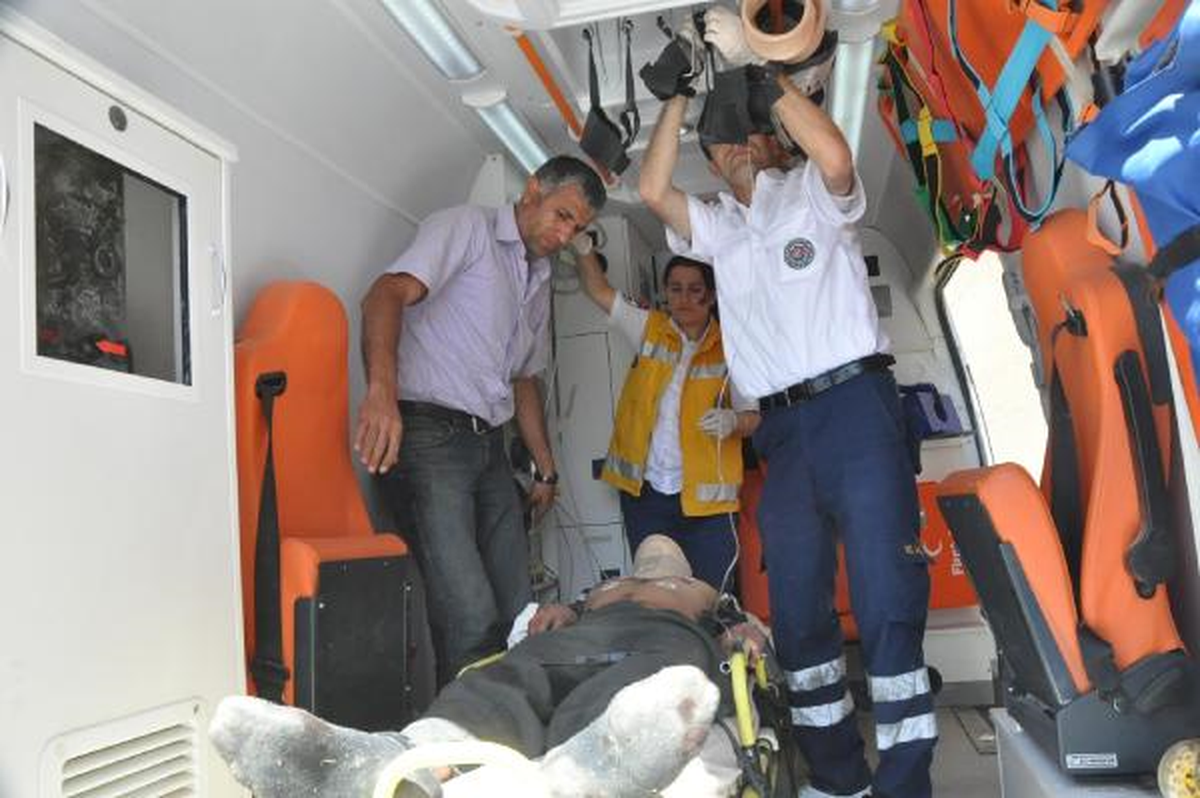 Kullandığı İş Makinesinin Altında Kalan Operatör Ağır Yaralandı
