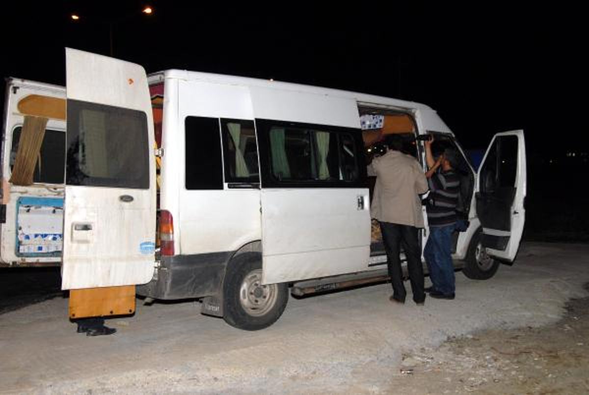 Minibüsün Her Yerine Sigara Gizlemişler