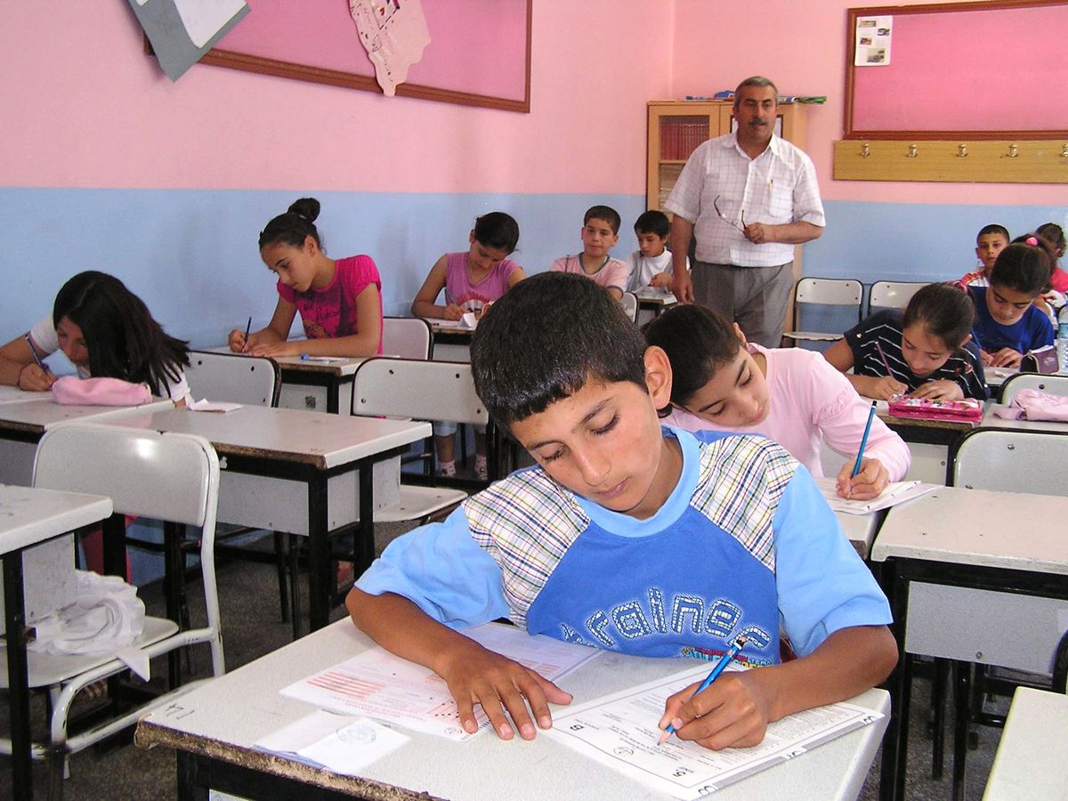 Öğrenciler Bursluluk Sınavı İçin Ter Döktü