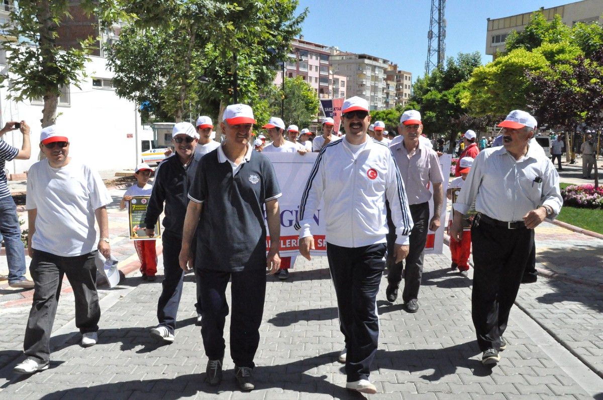 Olimpik Gün Yürüyüşü Yapıldı