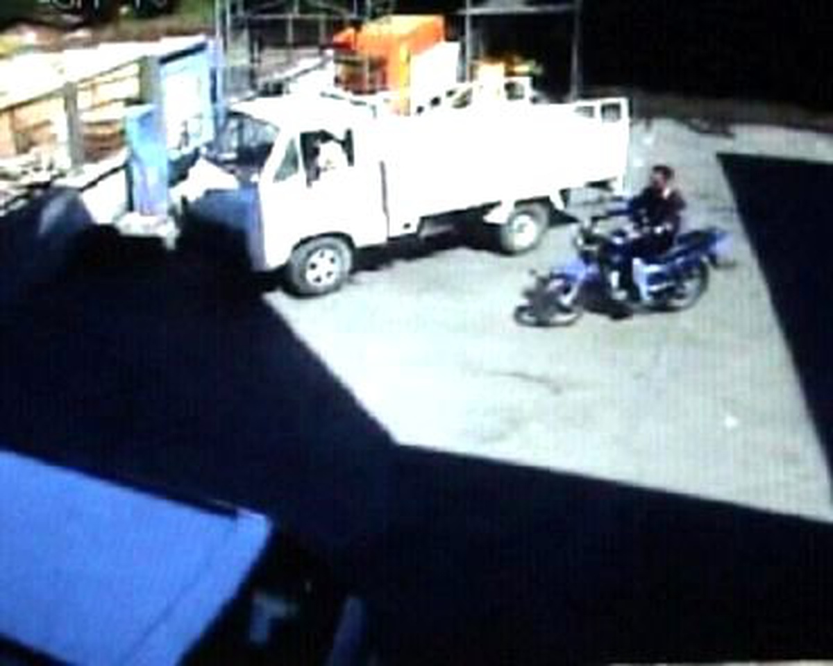 (Özel) Motosikletli Şüphelinin Üzerinden 9 Silah Çıktı