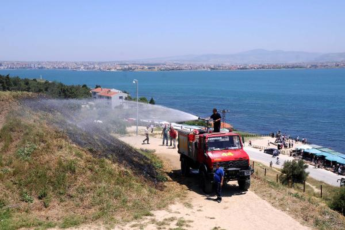 Seyit Onbaşı Heykelinin Bulunduğu Mecidiye Tablası Yangın Tehlikesi Atlattı