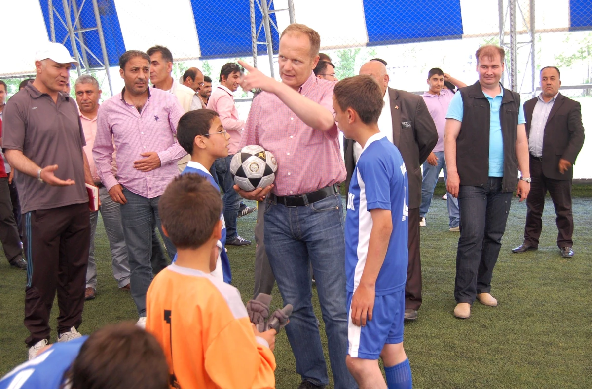 Tatvan\'da Yaz Futbol Okulu Açılışı