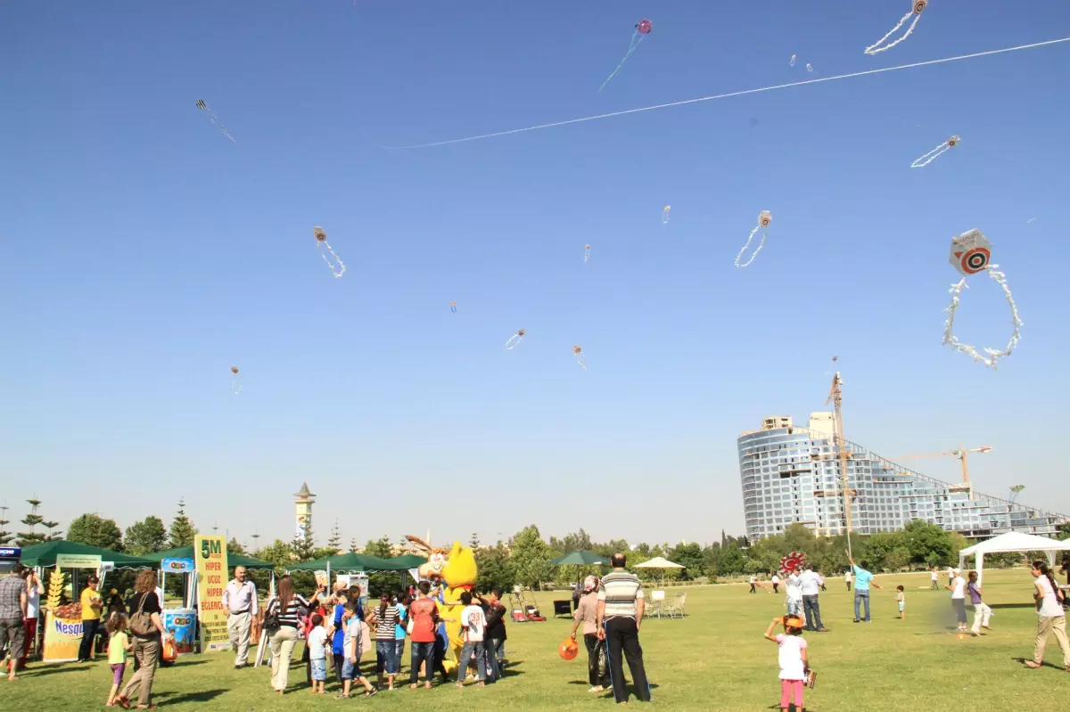 Uçurtmalar Gökyüzünü Şenlendirdi