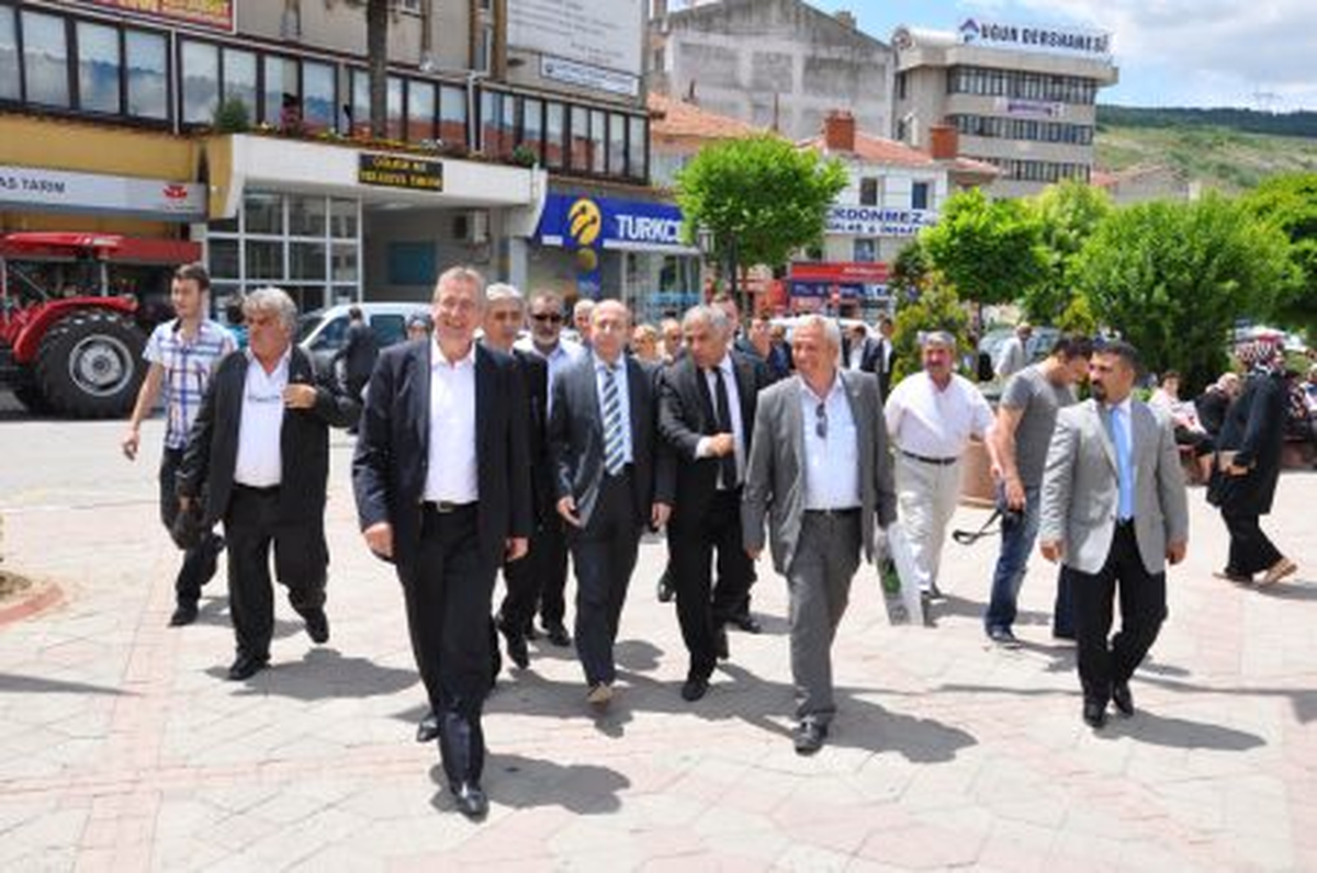 2Bi Çatalca\'da Masaya Yatırıldı