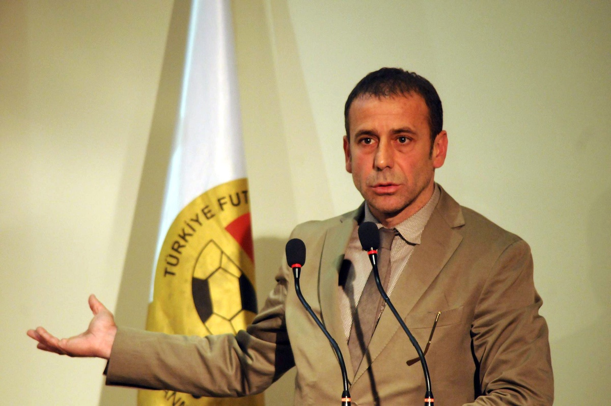 A Milli Futbol Takımı Teknik Direktörü Abdullah Avcı Açıklaması