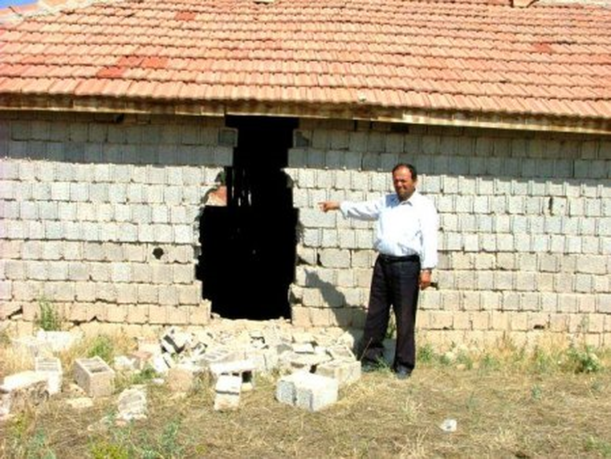 Hırsızın Azmi Duvarı Deldi
