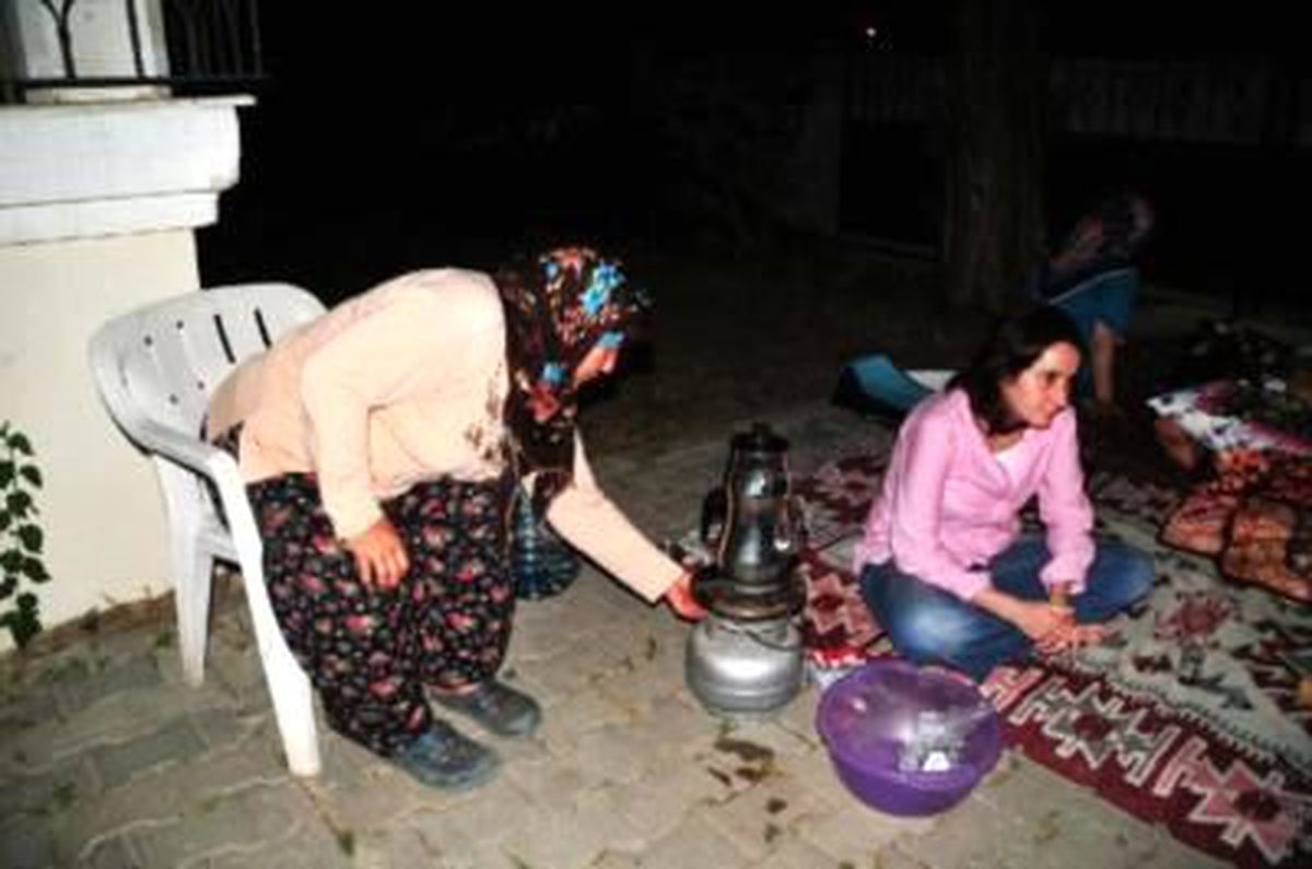 Akdeniz ve Ege, 6\'lık Depremle Sallandı