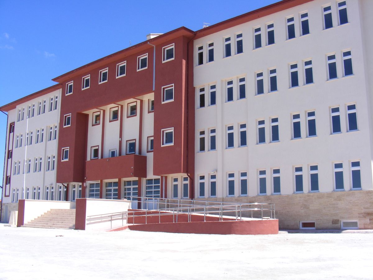 Altıntaş Anadolu Öğretmen Lisesi Yeni Binasına Taşındı