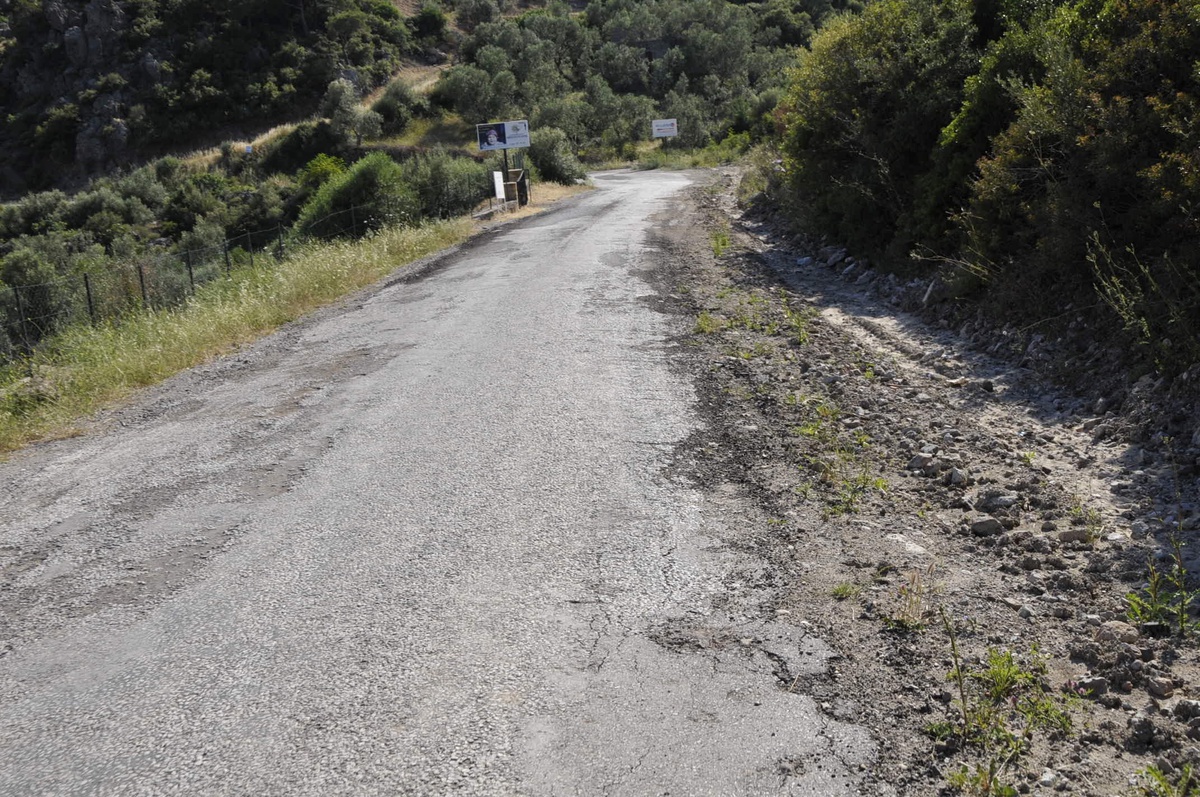 Assos Yolu Turistleri Çileden Çıkarıyor