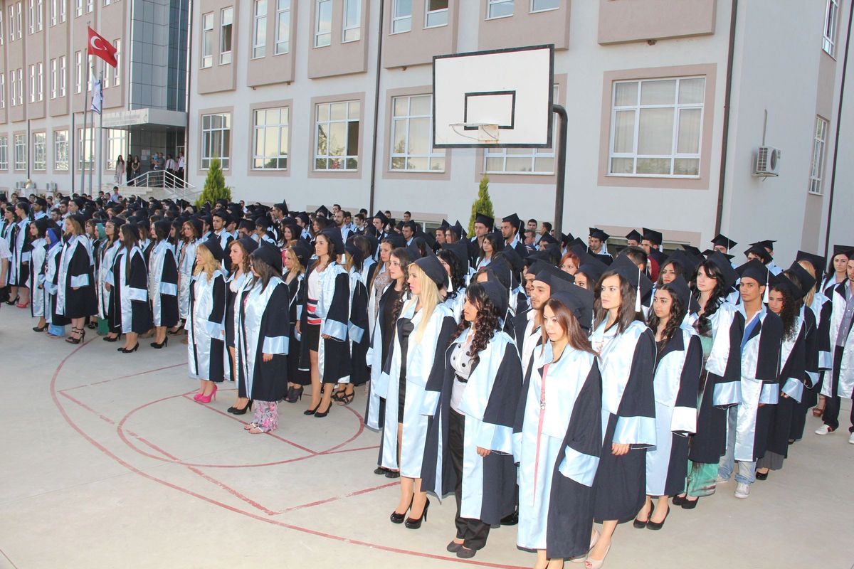 Atça Meslek Yüksekokulu 3. Mezunlarını Verdi