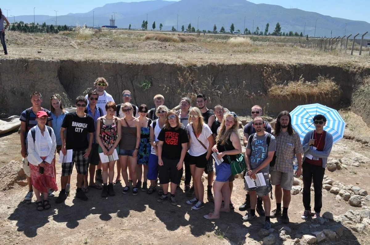 Avrupalı Genç Arkeologlar Yeşilova Höyüğü\'nde