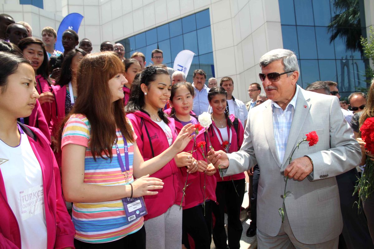 Başkan Karaosmanoğlu\'dan Öğrencilere Sıcak Karşılama